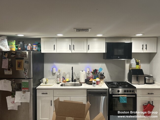 Building Photo - 80 Mt Pleasant Ave Unit B