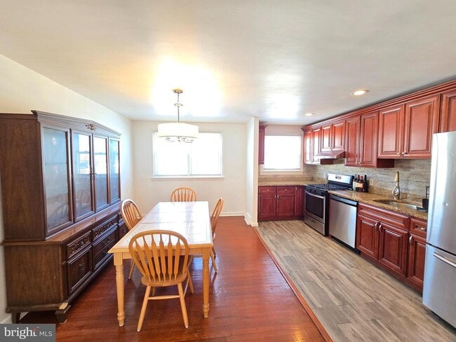 Photo - 2849 Hellerman St