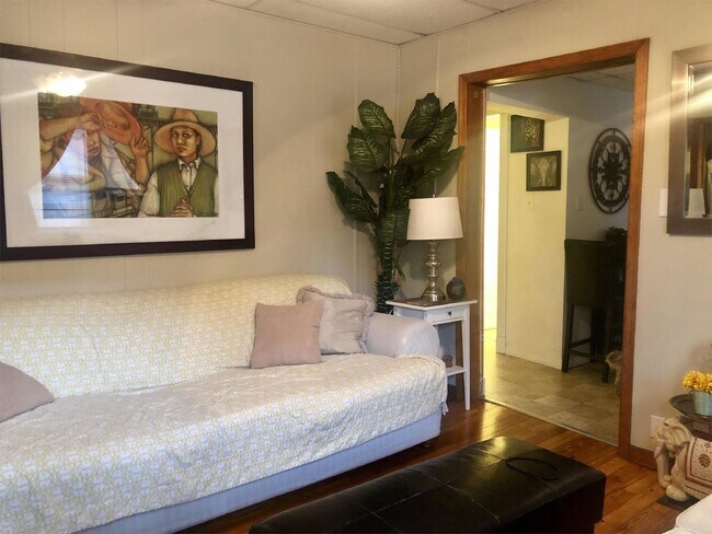 Photo - 615 N Lincoln St Unit 2