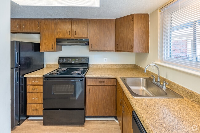 1BR, 1BA - 708SF Kitchen