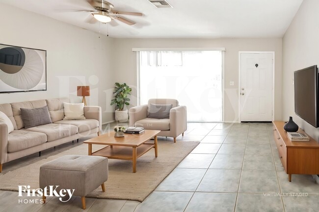 Photo - 305 NE Floresta Dr