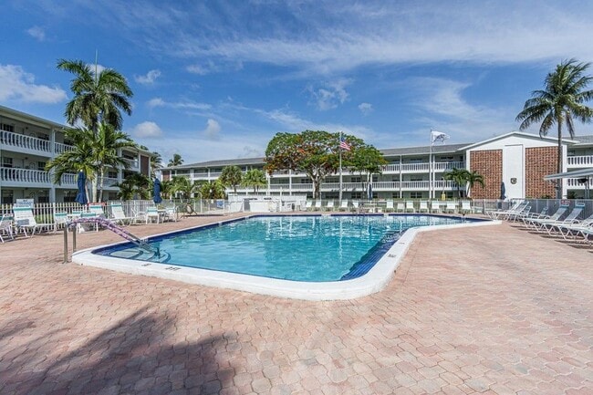 Photo - 2455 NE 51st St Unidad e207