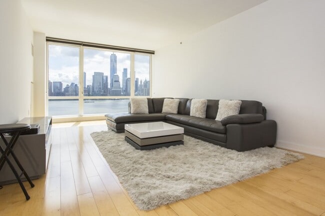 Building Photo - 2 2nd St