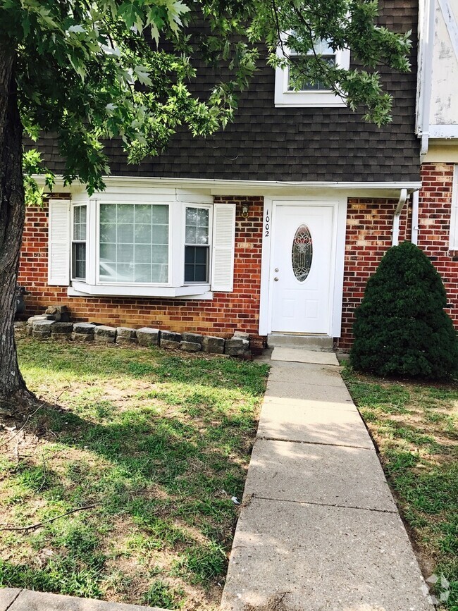 Building Photo - 3 Bedroom Townhouse Stafford County Freder...