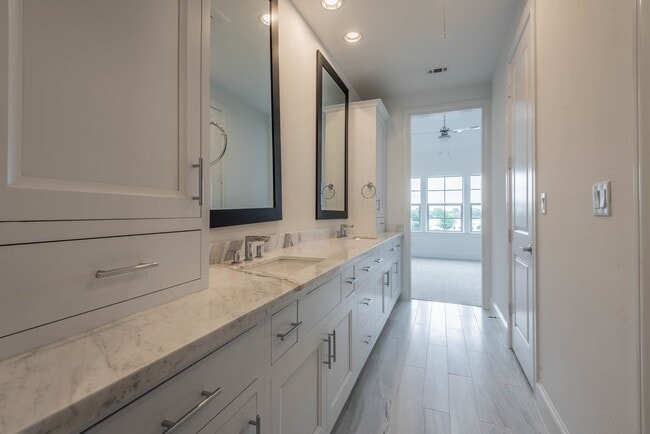 Photo - 4057 Leeland St