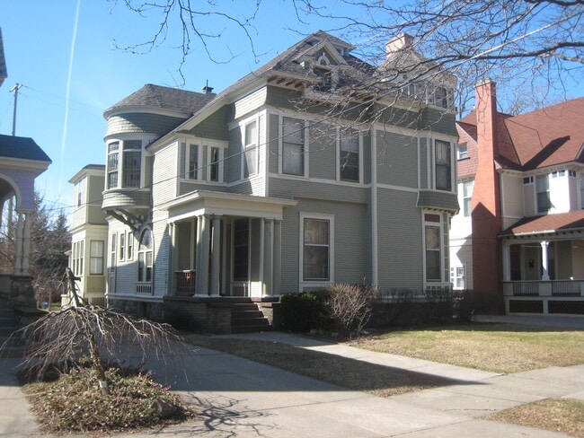 Building Photo - 533 Prospect Ave SE Unit lower