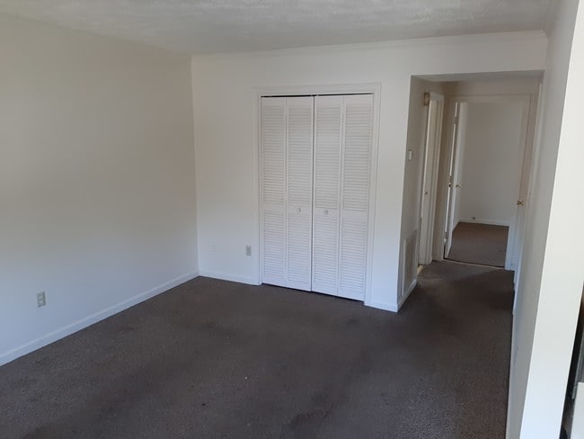 Hall to Bedrooms - 720 King Ave Unit 5