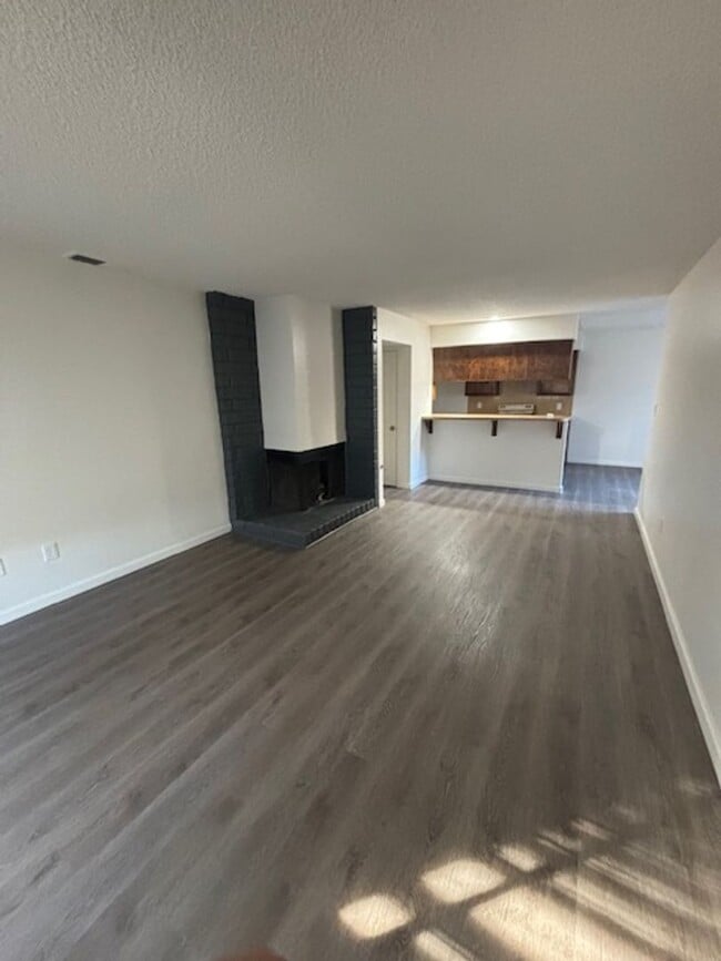 Photo - 1017 Nimrod Ct Unit A