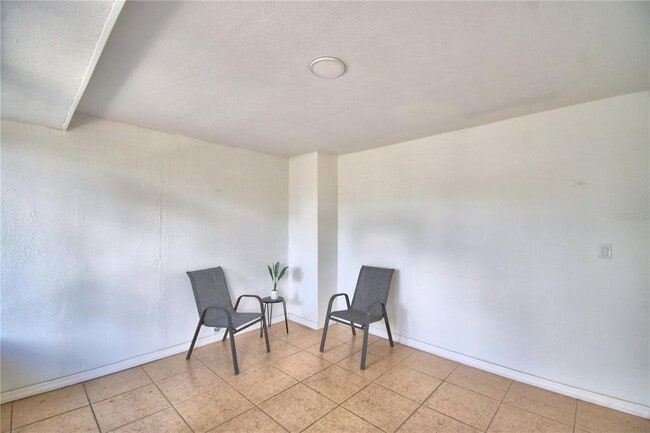 Photo - 2405 Roslyn Ln