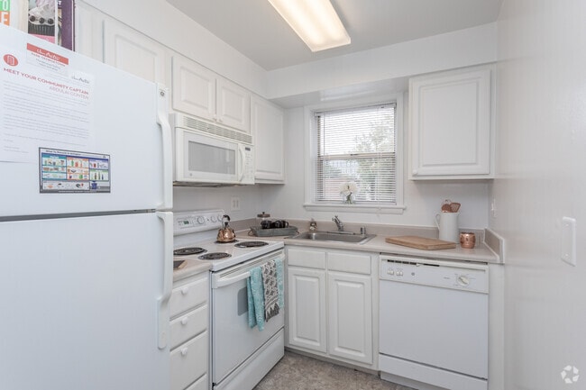 2BR, 1BA - 766 SF - Park Georgetown