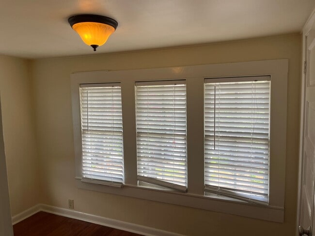 Photo - 815.5 Roosevelt Pl