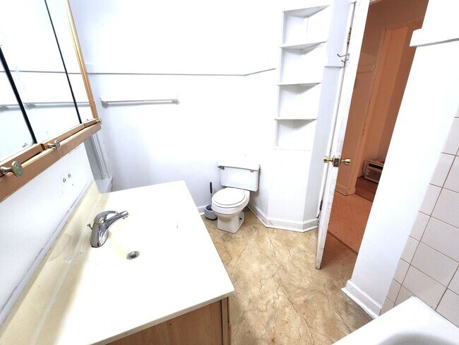 Photo - 2772 N Bremen St Unidad Lower