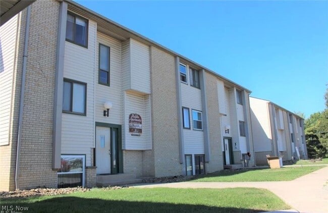Building Photo - 623 Lovers Ln Unit B-5