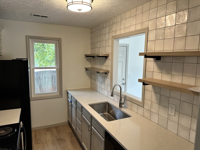 Photo - 722 Washburn Rd NW