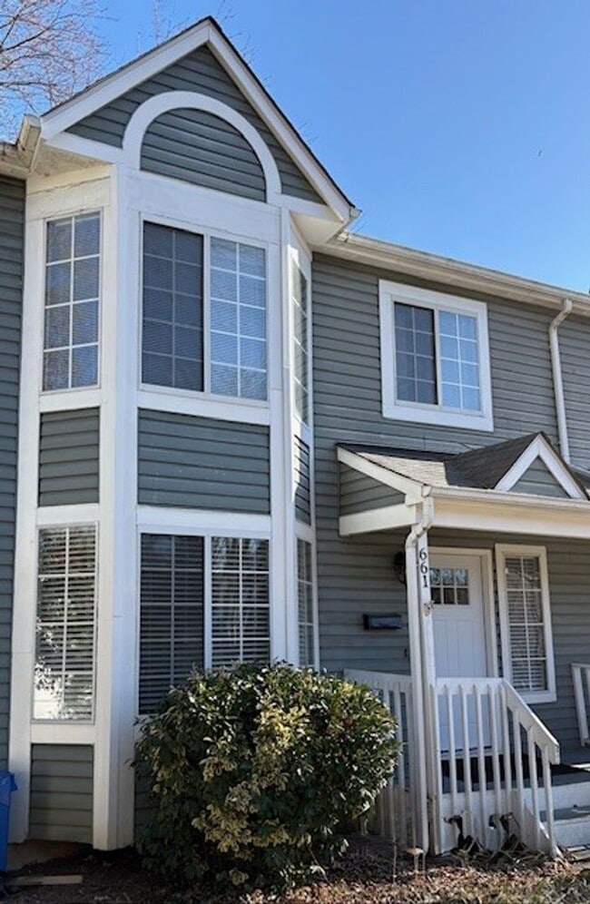 Building Photo - Large End Unit Townhome near Downtown Annapolis and Navy Stadium!