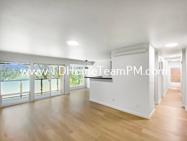 Photo - "Chic 2-Bed Condo with Scenic Views & Gran... Unit #813