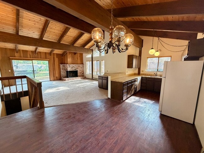 Photo - 830 Oriole Way