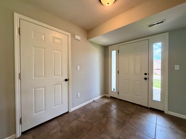 Photo - 1204 Louisville Dr