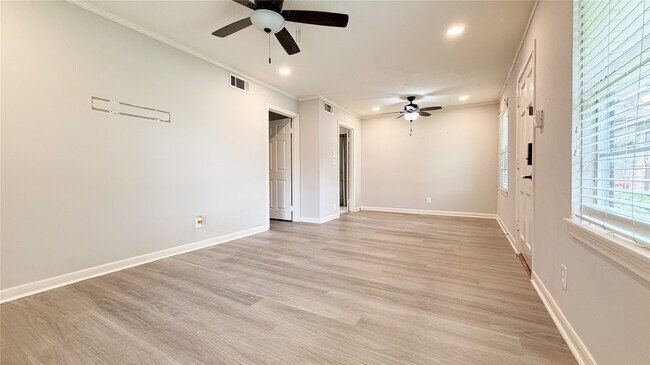 Photo - 7007 Housman