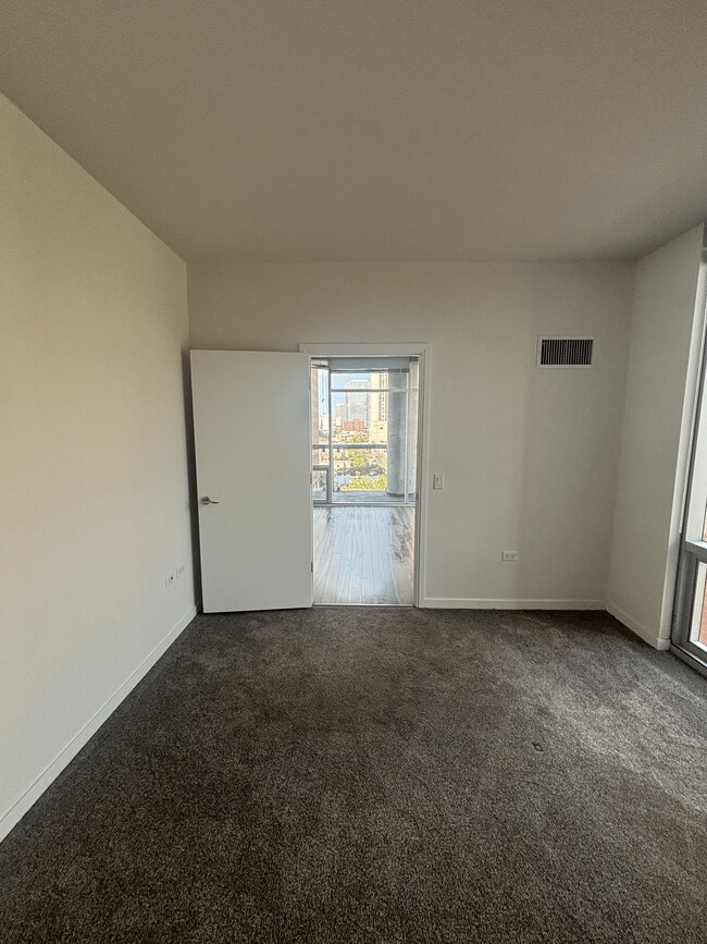 851 N La Salle Dr Unit 1707