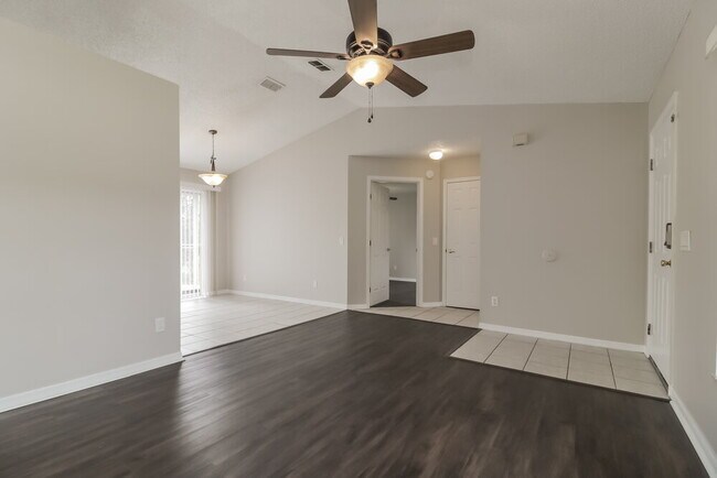 Photo - 618 Brooke Ct