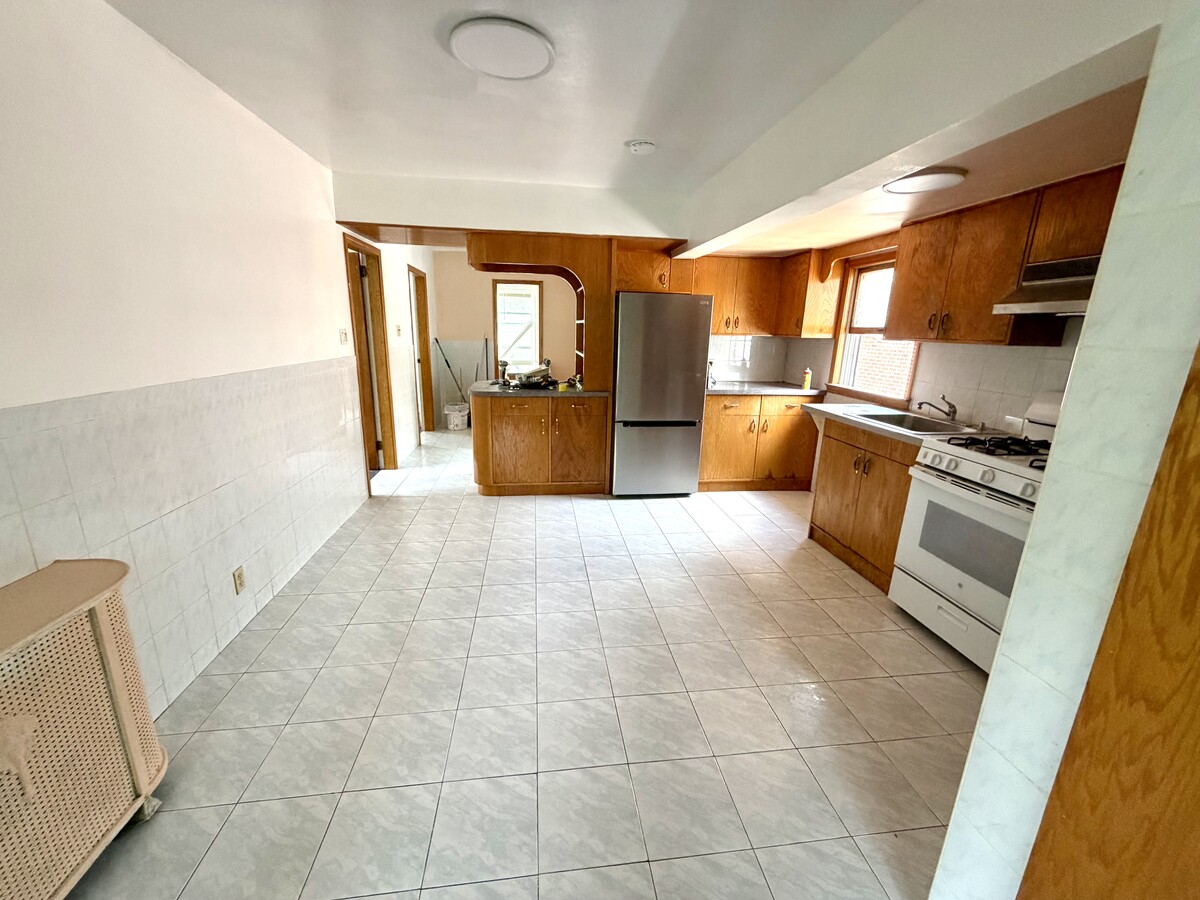 Photo - 6239 Dieterle Cres