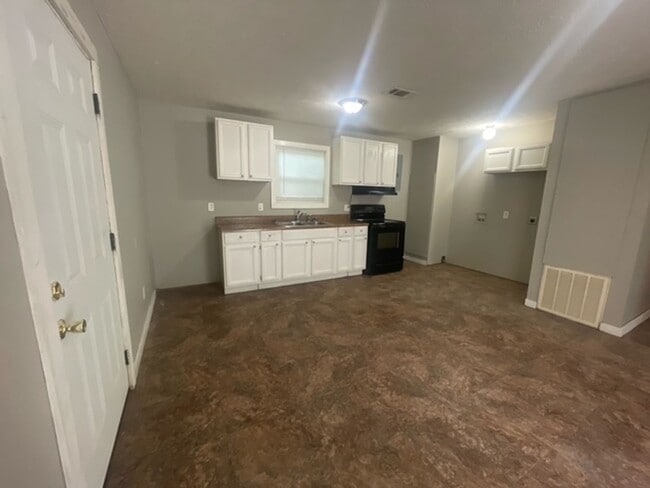 Photo - Renovated 2 Bedroom 1 Bath Unit for Rent! Unit 112