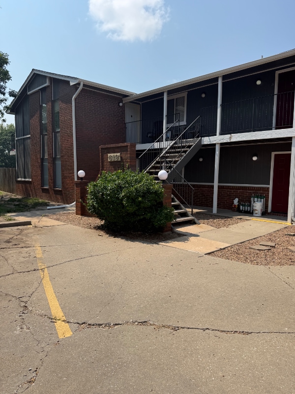 Building Photo - 619 S Mt Carmel St Rental