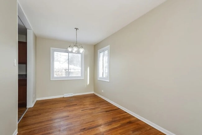 Building Photo - 4305 Holmes Dr