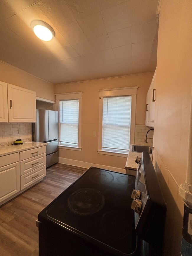 1287 Van Cortland St Unit 1st