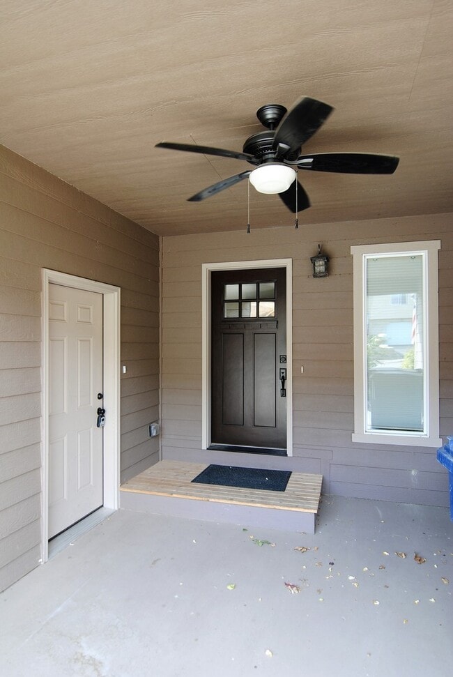 Photo - 3950 NE Vista del Rey Dr Unit B