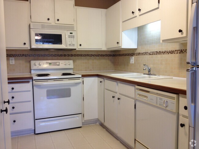 Building Photo - 7601 W 101st St Unit 115 Rental