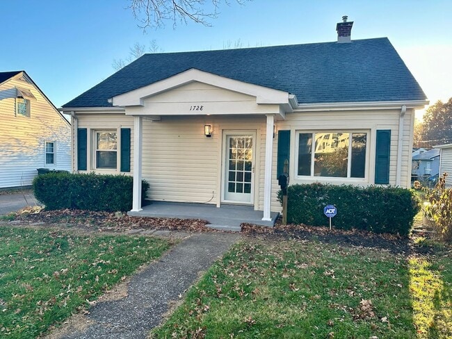 Building Photo - COMING SOON! Nice 2 BR House with Bonus Loft Room! Off-Street Parking, Small Pets Ok!