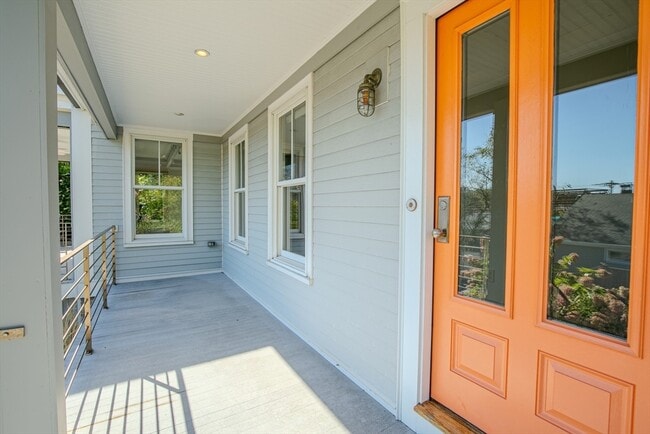 Photo - 6R Breakwater Ave