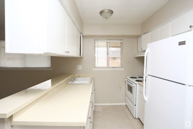 1BR, 1BA Studio - 496SF - Kitchen