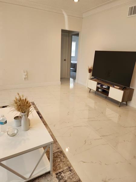 Photo - 2005 Mercer Ave