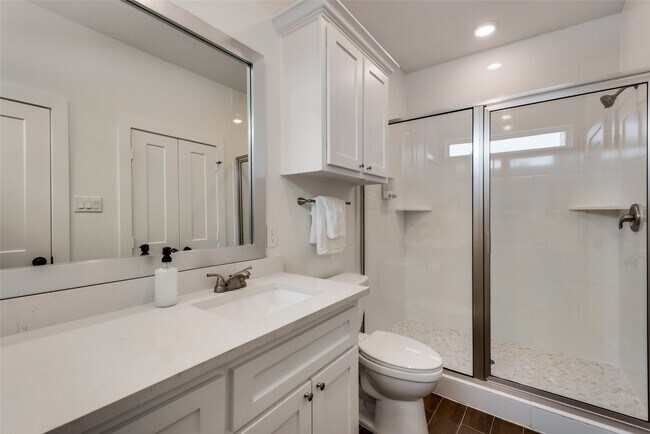 Photo - 204 Drennan St
