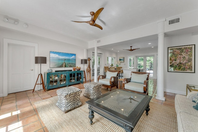 Photo - 1618 Laird St