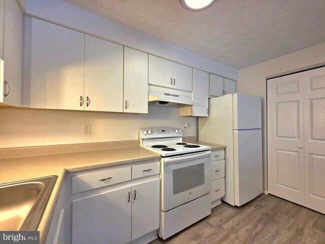 Photo - 8380 Brockham Dr