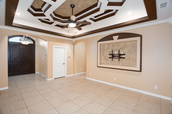 Photo - 308 Benites St