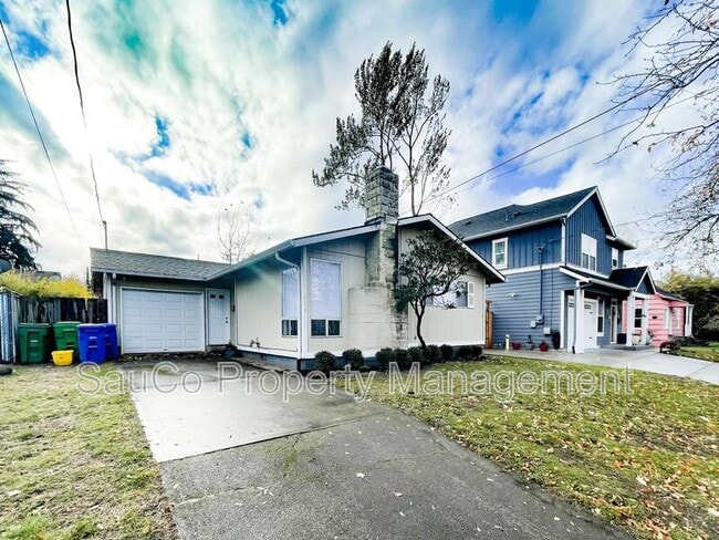 Photo - 1734 NE Bryant St