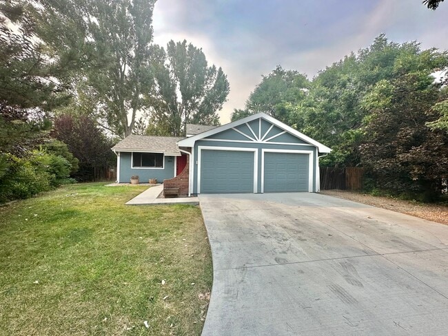 Building Photo - 2813 Adobe Dr