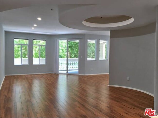 Photo - 12712 Moorpark St Unit 204