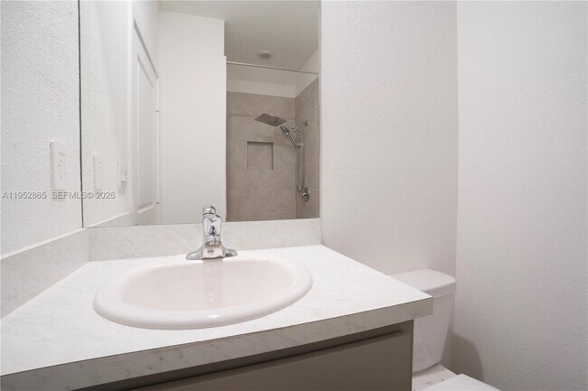 Photo - 528 NE 1st St