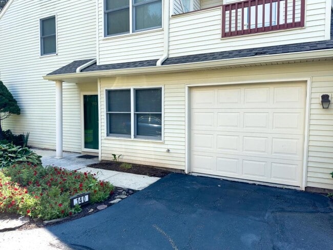 Photo - 140 Lindfield Cir