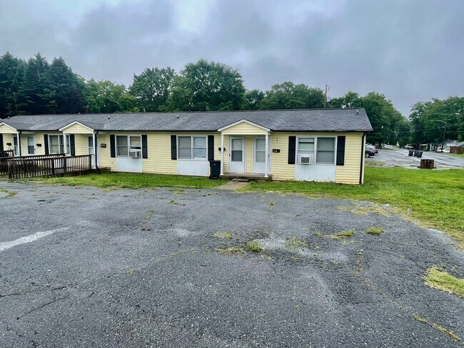Photo - Must see Newly renovated 1 bedroom 1 bath apartment . Located in Dallas .