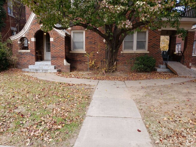 Building Photo - Charming Duplex W/ MOVE IN SPECIAL!! Rental