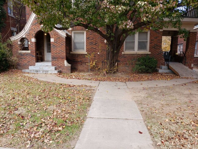 Charming Duplex W/ MOVE IN SPECIAL!! - Charming Duplex W/ MOVE IN SPECIAL!! House