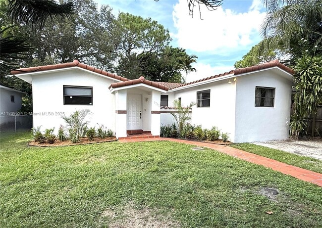 Building Photo - 5760 SW 55th St Rental