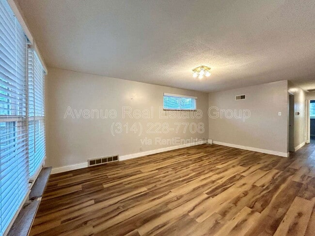 Photo - 1411 Midland Blvd